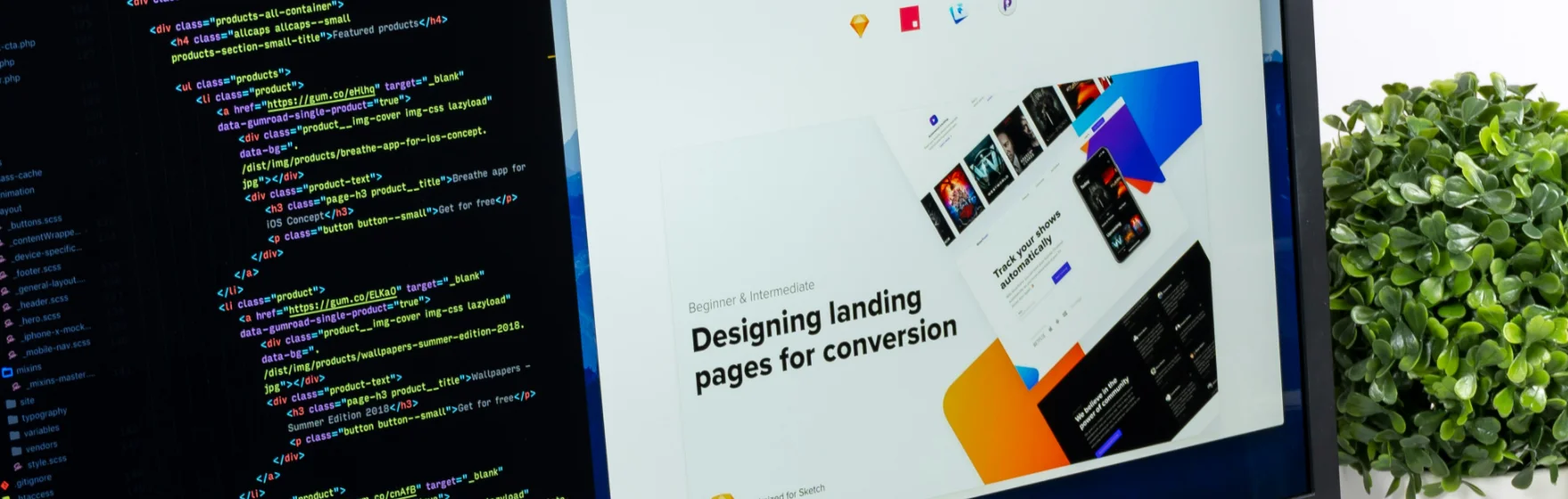 Designer arbeitet am Website-Layout auf einem großen Monitor – Webdesign aus Aachen von Brogentur